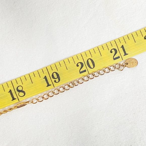 Claires Orante Clear Rhinestones Cross Pendant Chain Necklace Thin Spiral Links - Picture 9 of 12